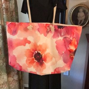WATERCOLOR PRINT WEEKENDER TOTE. Boutique. LARGE